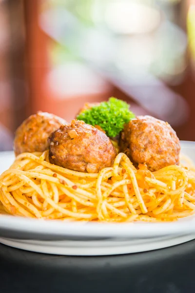 Deliciosos espaguetis y albóndigas — Foto de Stock