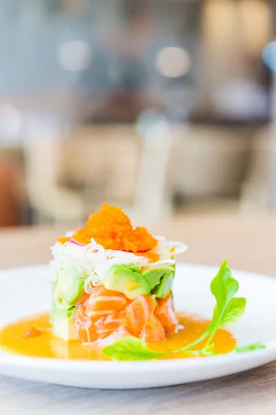 Salada de salmão tártaro — Fotografia de Stock