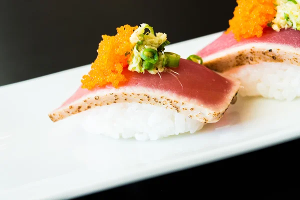 Deliciosos rollos de sushi japonés — Foto de Stock
