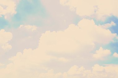 Mavi gökyüzündeki bulutlar