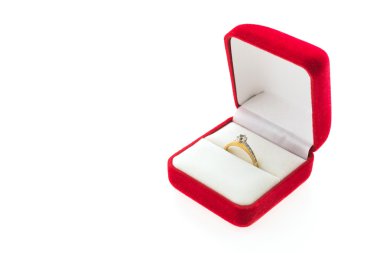 elmas yüzük kırmızı bir kutu