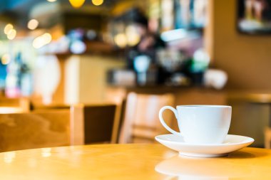 Kahve dükkanında kahve fincanı.