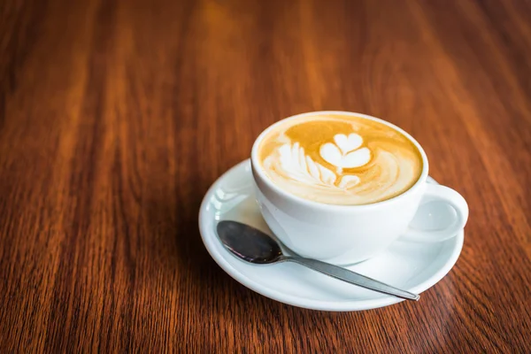 Šálek kávy v kavárně — Stock fotografie