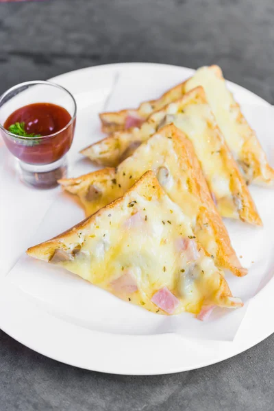 Carbonara bread with tomato sauce — Stock Photo, Image