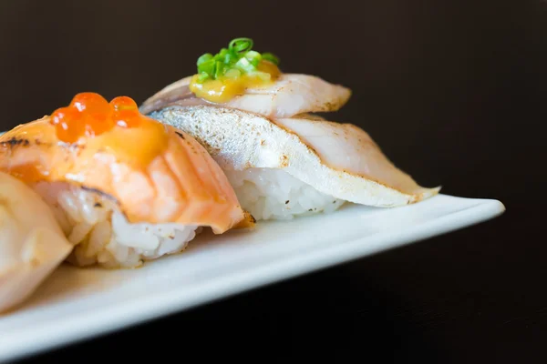 Sushi roll comida japonesa estilo — Foto de Stock
