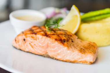 Somon balığı Izgara Bonfile