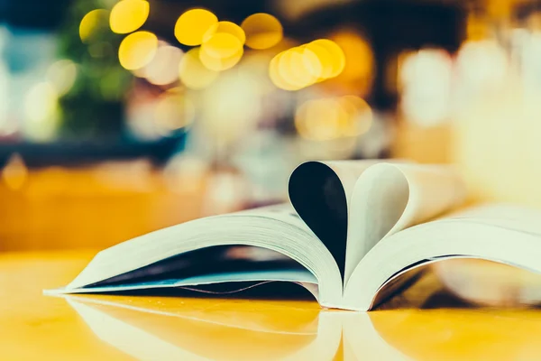 Heart book — Stock Photo, Image