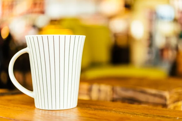 Coffee mug in coffee shop — Stock Photo, Image