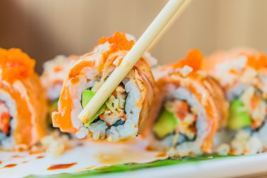 Lezzetli Japon suşi rulo