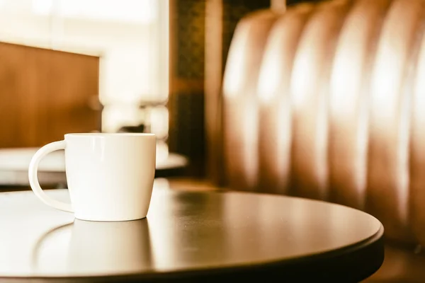 Coffee cup in coffee shop — Stock Photo, Image