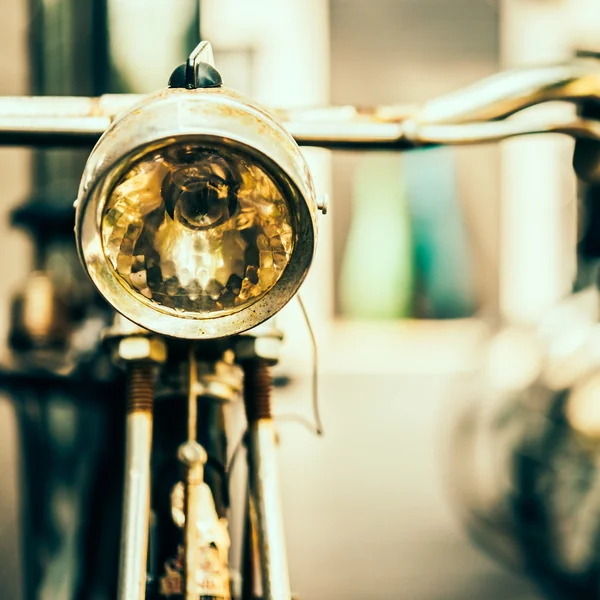 Oude antieke fiets — Stockfoto