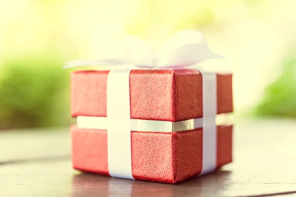 Caja de regalo de cumpleaños — Foto de Stock