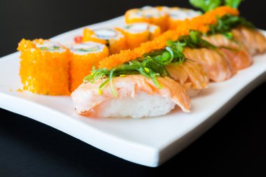 Lezzetli Japon suşi rulo