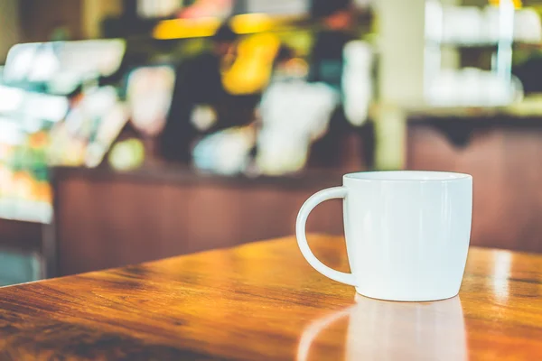 Tazza di caffè in caffetteria — Foto Stock