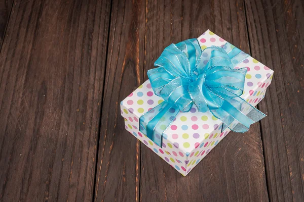 Gift box on wooden background — Stock Photo, Image