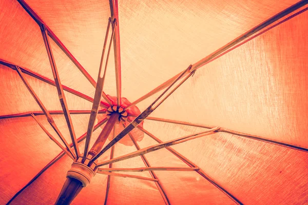 Parapluie rouge ouvert — Photo