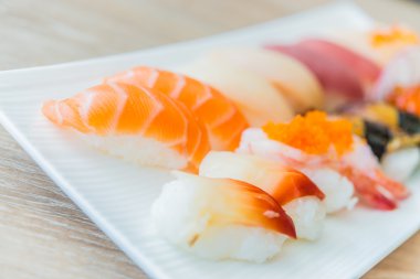 Lezzetli Japon suşi rulo