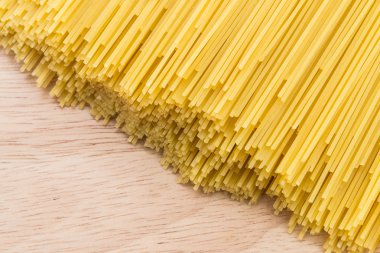 Ham pişmemiş makarna