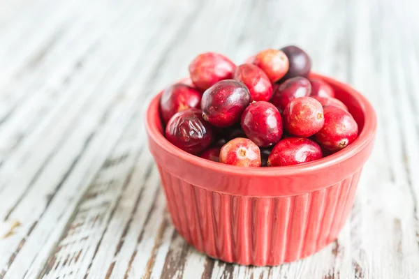 Köstliche Preiselbeeren im Gericht — Stockfoto