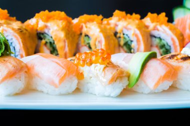 Lezzetli Japon suşi rulo