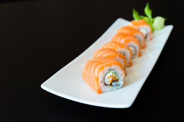 Lezzetli Japon suşi rulo