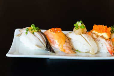 Lezzetli Japon suşi rulo