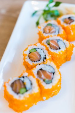 Lezzetli Japon suşi rulo