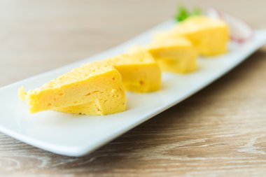 Tatlı yumurta suşi