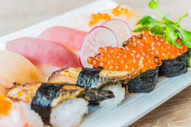 Lezzetli Japon suşi rulo