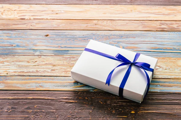 Gift box on wooden background — Stock Photo, Image