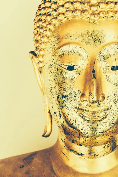 Статуя Будди у воді — стокове фото