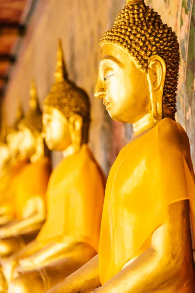 Buddha statue in wat arun — Stock Photo, Image