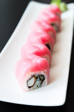 Lezzetli Japon suşi rulo