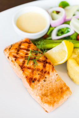 Somon ızgara biftek balık