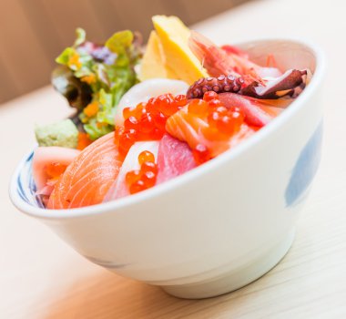 sashimi çiğ balık tabağı