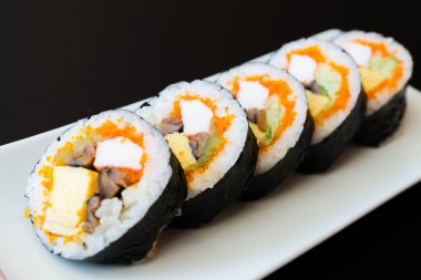 Lezzetli Japon suşi rulo