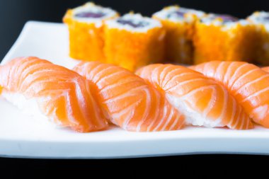 Lezzetli Japon suşi rulo