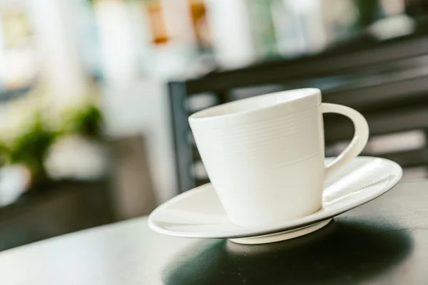 Coffee cup in coffee shop — Stock Photo, Image