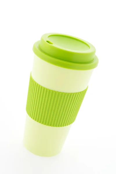 Зеленая пластмассовая кружка — стоковое фото