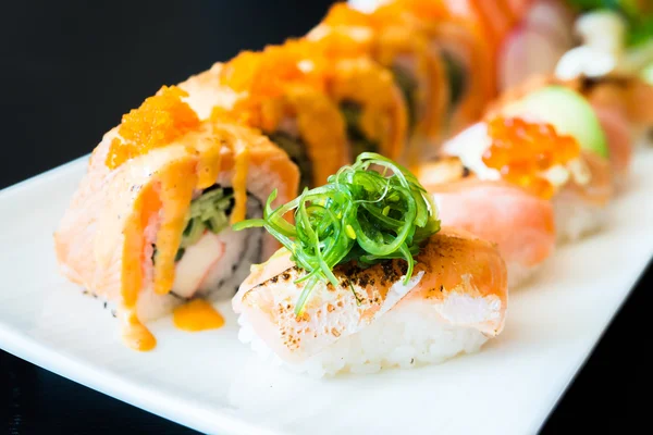 Heerlijke Japanse sushi rolt — Stockfoto