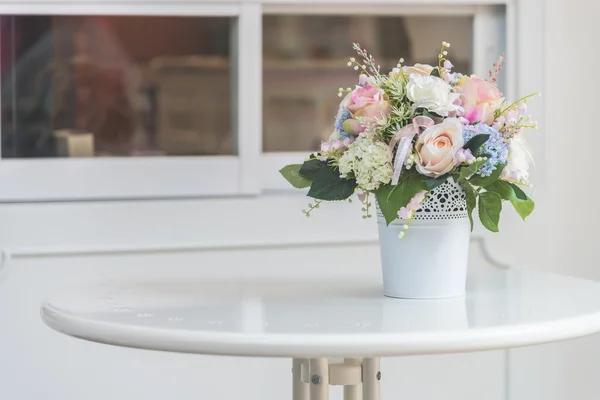 Flowers in vase on table — Stock Photo, Image