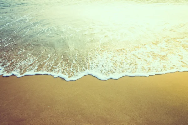 Onda acqua di mare sulla spiaggia — Foto Stock