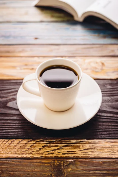 Tazza di caffè in caffetteria — Foto Stock