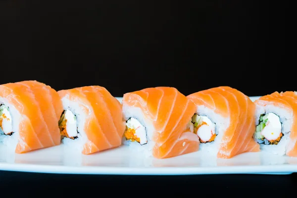 Herkullinen japanilainen sushi rullina — kuvapankkivalokuva