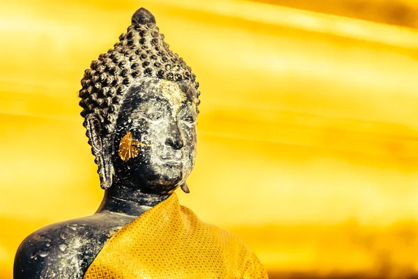 Boeddha standbeeld in wat arun — Stockfoto