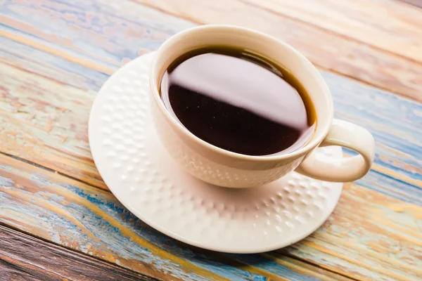 Coffee cup on wooden table — Stock Photo, Image