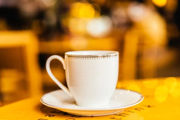 Coffee cup in coffee shop — Stock Photo, Image