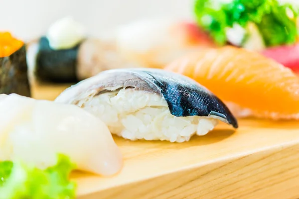 Deliziosi rotoli di sushi giapponesi — Foto Stock