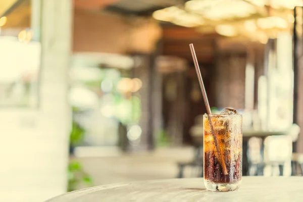 Cola glas in restaurant — Stockfoto