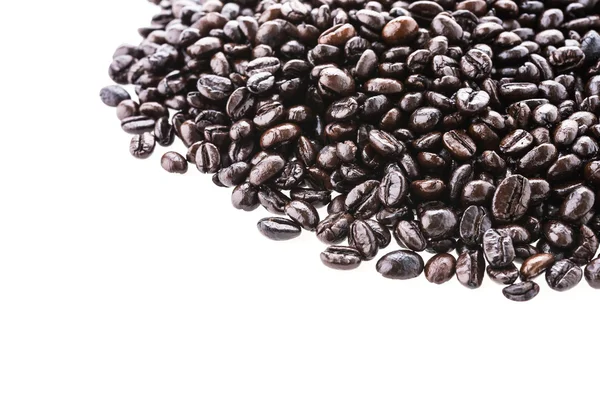 Kaffebönor isolerade på vitt — Stockfoto